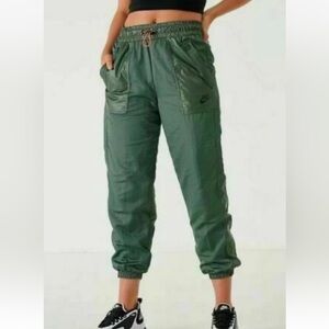 Nike Pants Women’s Size Medium Sportswear Active Cargo Juniper Gym Run Joggers